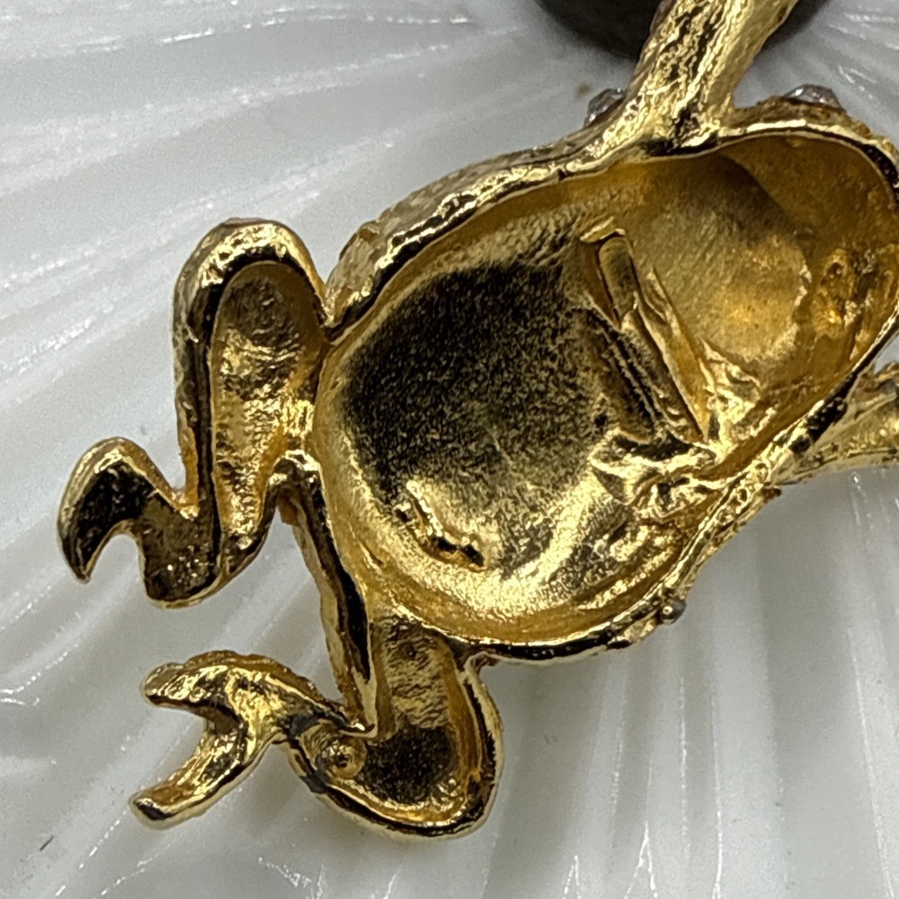 Vtg Brooch PLAYFUL SWINGING MONKEY WHIMSICAL FIGURAL ART DECO REVIVAL BLACK EYES - Picture 8 of 16